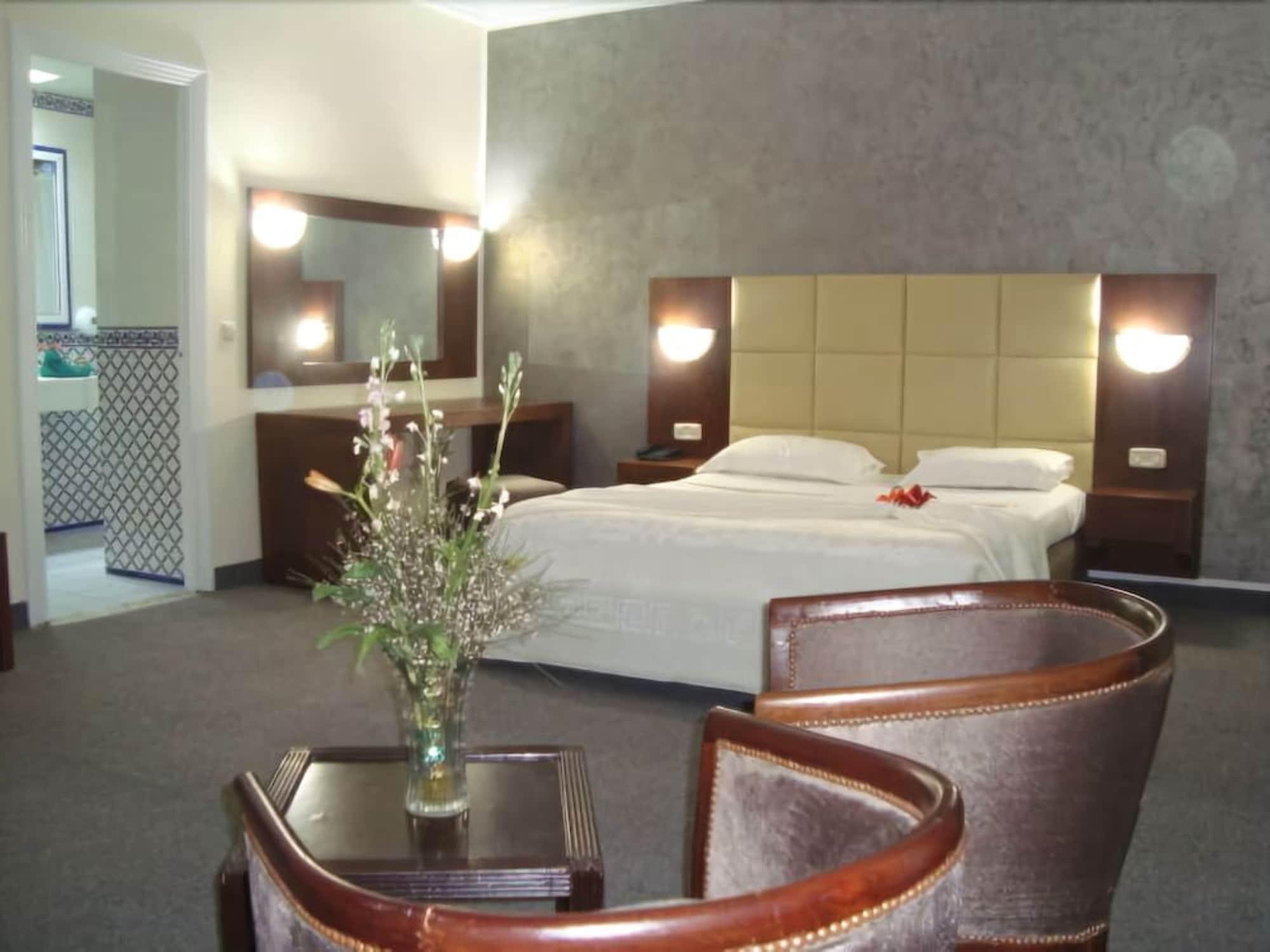Hotel Ibn Khaldoun Tunus Dış mekan fotoğraf