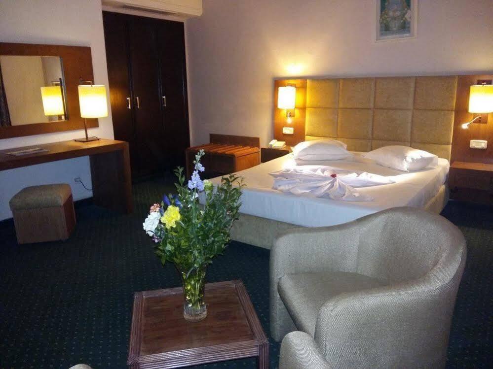 Hotel Ibn Khaldoun Tunus Dış mekan fotoğraf